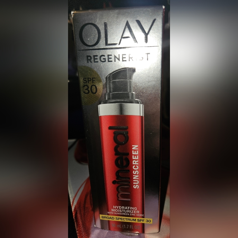 New OLAY Regenerist Mineral Sunscreen 30 SPF Hydrating Moisturizer
